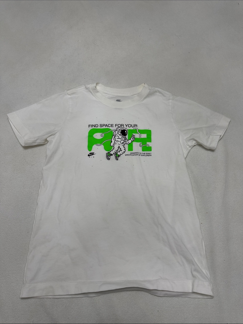 Nike t-shirt size L boys